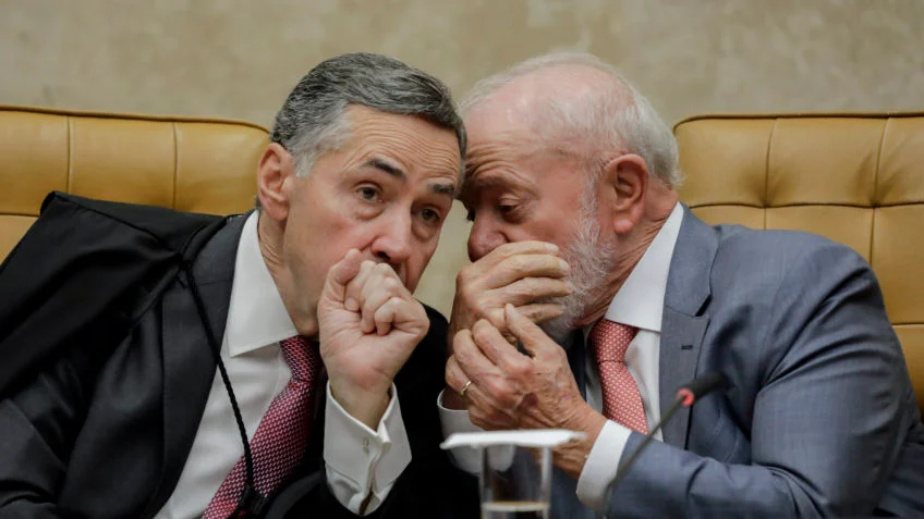 Após derrota no Congresso, governo do presidente Lula (à dir.) avalia levar o tema ao Supremo. À esquerda, o presidente do STF, Luís Roberto Barroso