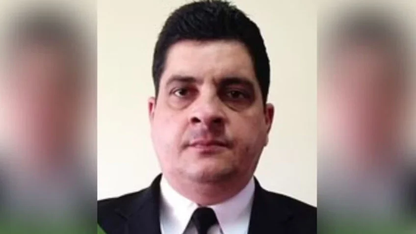 Marcelo Costa Câmara (foto) é coronel do Exército e foi assessor de Jair Bolsonaro ... Leia mais no texto original: (https://www.poder360.com.br/poder-justica/ex-assessor-de-bolsonaro-marcelo-camara-e-preso-a-mando-de-moraes/) © 2025 Todos os direitos são reservados ao Poder360, conforme a Lei nº 9.610/98. A publicação, redistribuição, transmissão e reescrita sem autorização prévia são proibidas.