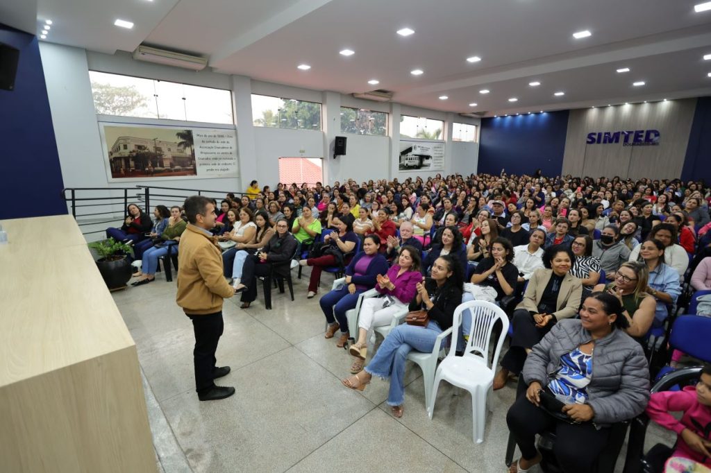 Funcionários dos Ceims participam de formação continuada promovida pela Prefeitura de Dourados, por meio da Secretaria Municipal de Educação. Foto: A. Frota