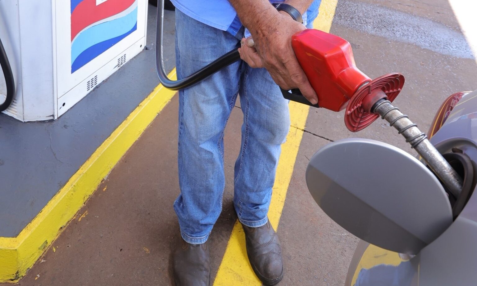 A diferença entre o menor preço encontrado na gasolina comum e o maior preço é de 3,23%- Fotos: Arquivo/ Assecom
