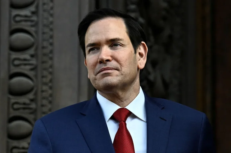 Secretário de Estado dos EUA, Marco Rubio • 17/04/2025. JULIEN DE ROSA/Pool via REUTERS