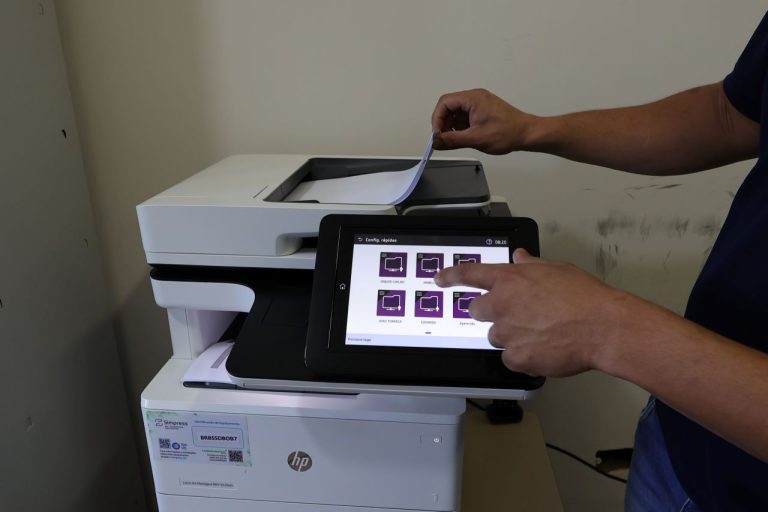 Decreto da secretaria de Administração estabelece que impressão em papel somente quando estritamente necessária. Foto – A. Frota