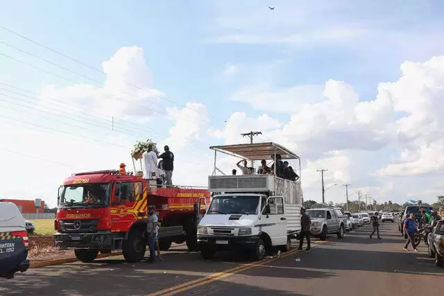 Concentração para carreata da Paróquia Nossa Senhora da Conceição Aparecida (Foto: Paulo Francis)