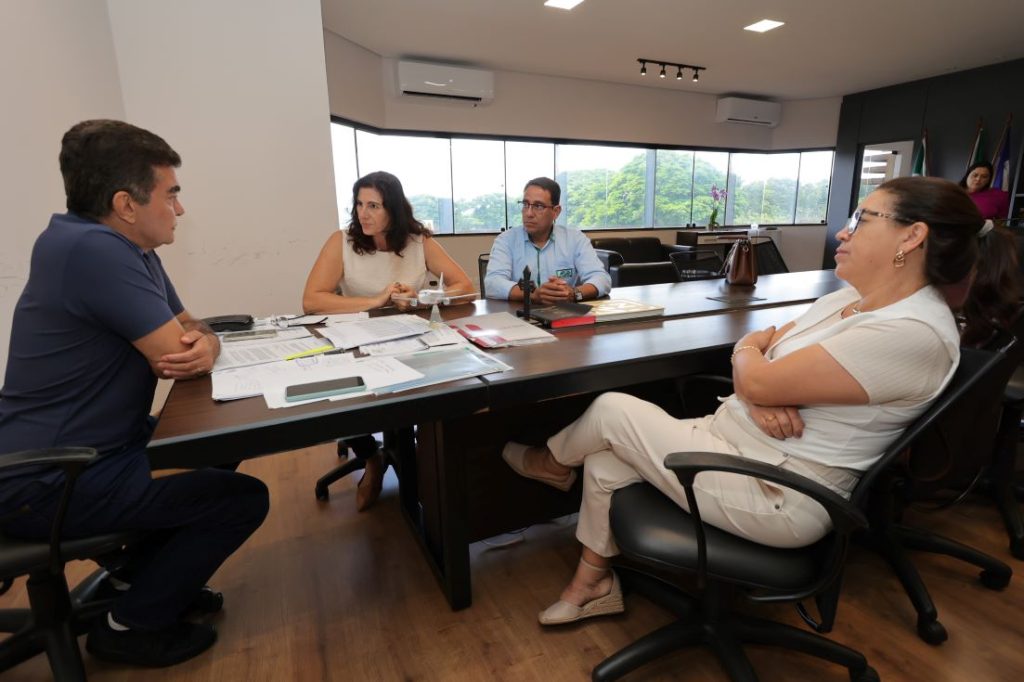 Em março, o prefeito Marçal Filho recebeu diretores do Imasul e garantiu apoio ao Seminário que envolverá Dourados e região – Crédito: A. Frota