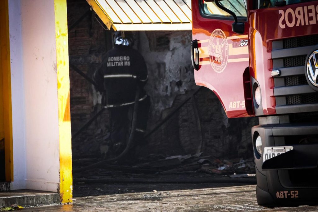 Incêndio em loja de lubrificantes (Pietra Dorneles, Jornal Midiamax)