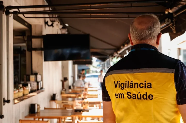 Em meio à suspeitas de intoxicação por metanol, governo de São Paulo fiscaliza comércios suspeitos de vender bebidas adulteradas • Divulgação/Governo de SP