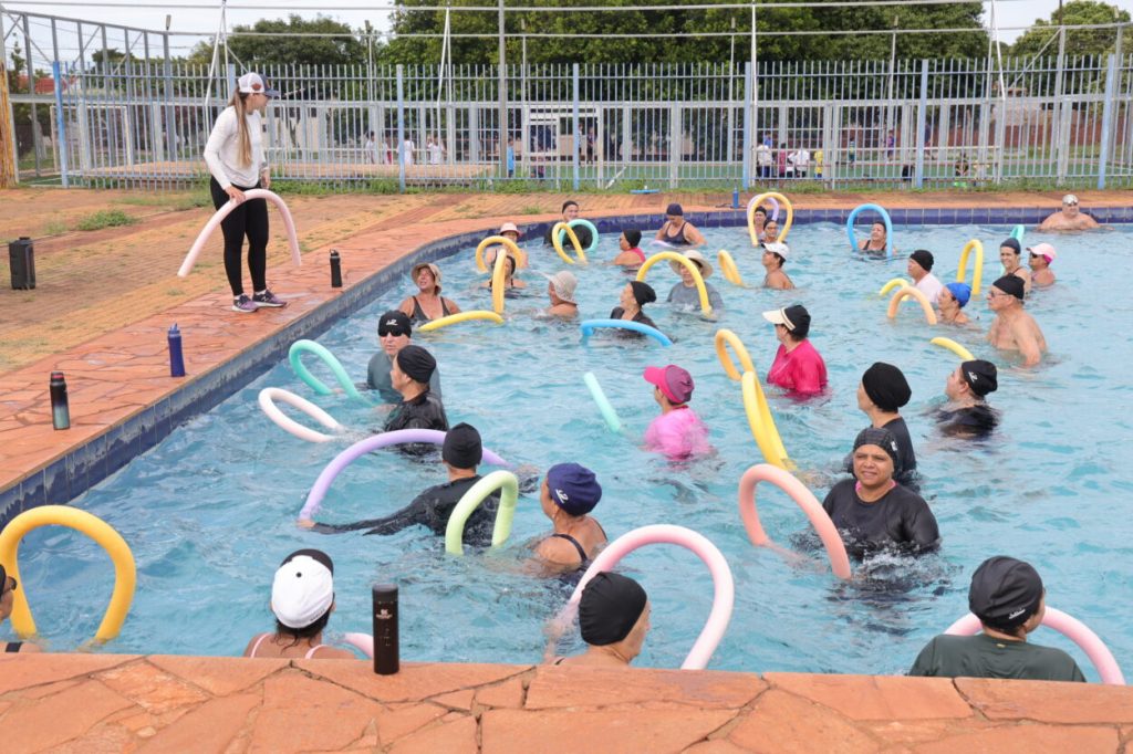 Hidroginástica é uma das atividades oferecidas no Jorjão e que tem ampla participação da comunidade- Foto: A. Frota