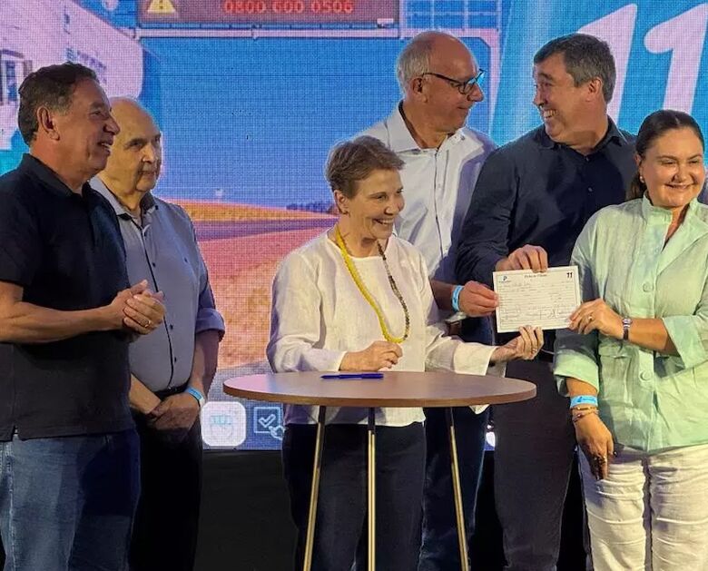 Peluffo e a esposa Vânia são acolhidos no PP - (Foto: Divulgação)