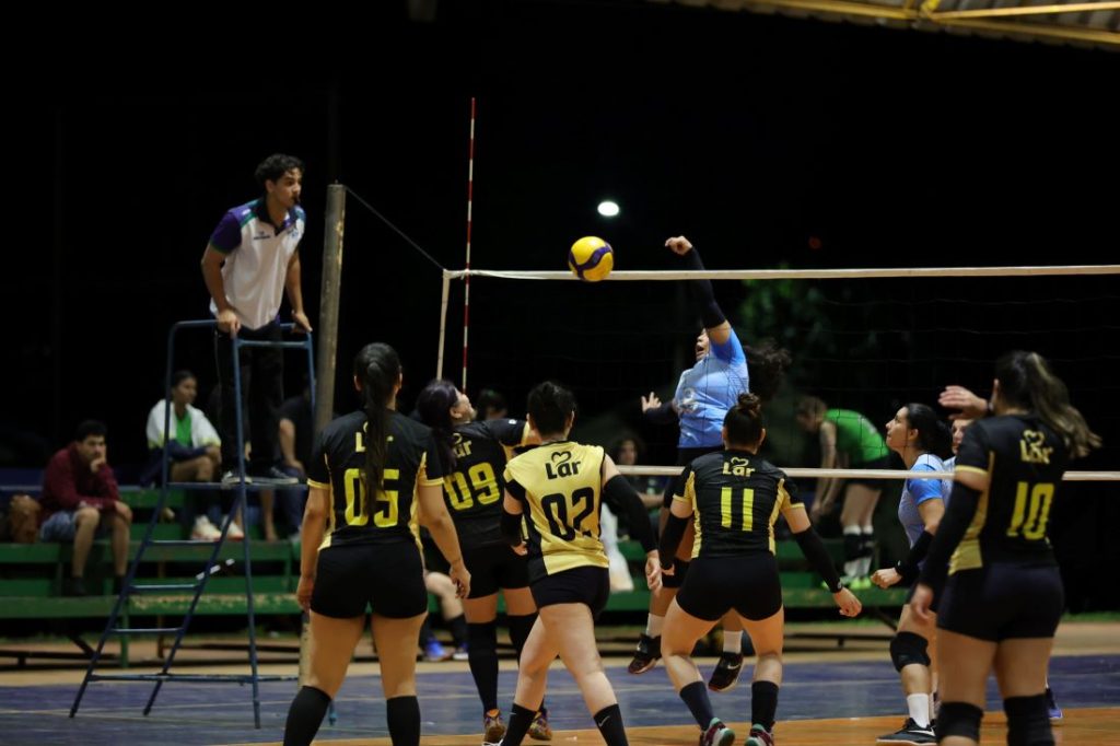 Semifinais dos JADs, masculino e feminino, foram disputadas na noite desta segunda-feira (6), nas quadras de esporte do complexo Jorjão. Fotos – A. Frota