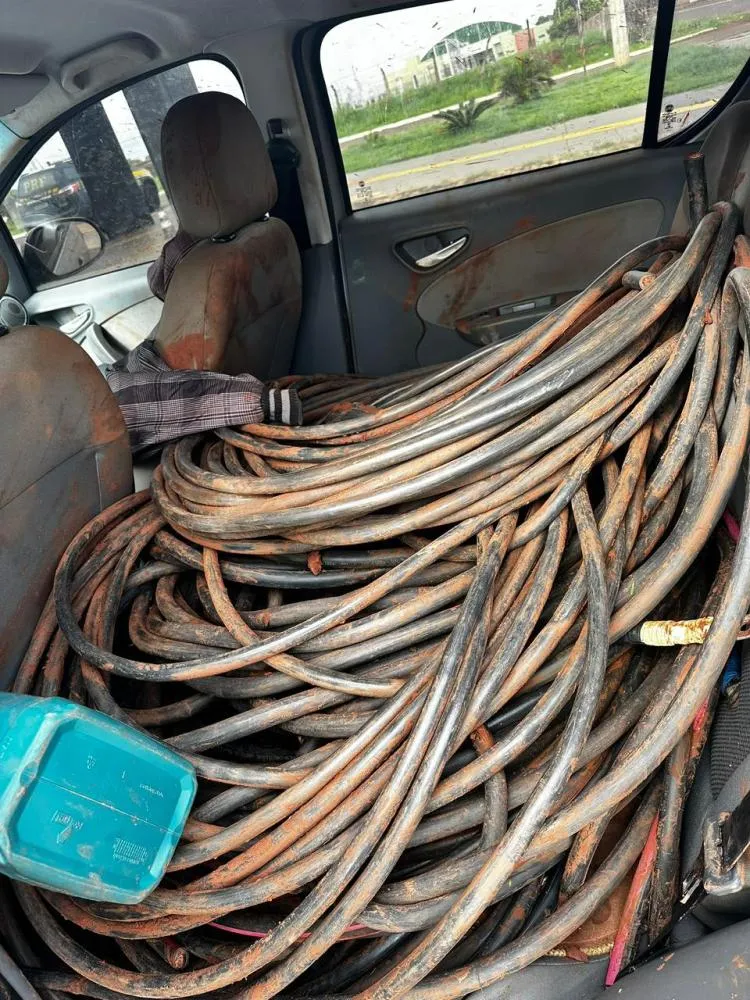 Grupo é preso em flagrante com 200kg de cabos furtados - Foto: Cenário MS