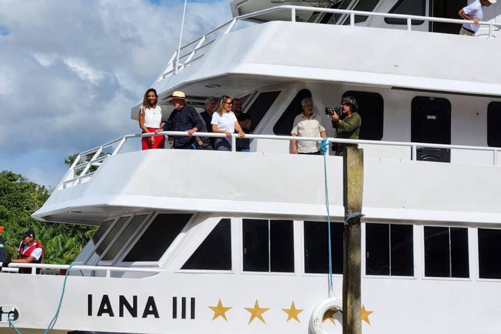 Lula e a Janja, se hospedam no luxuoso barco-hotel Iana III. (Foto: Reprodução).
