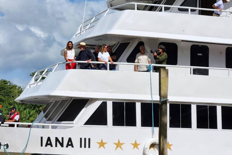 Lula e a Janja, se hospedam no luxuoso barco-hotel Iana III. (Foto: Reprodução).