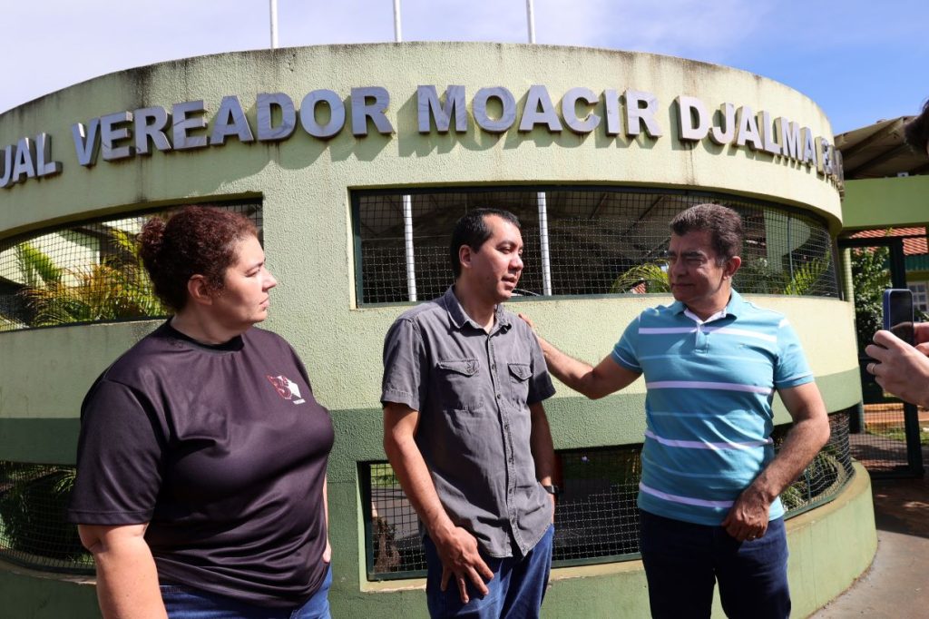 Prefeito Marçal Filho esteve na EE Vereador Moacir Djalma para anunciar a parceria com o Governo do Estado. Foto: A. Frota