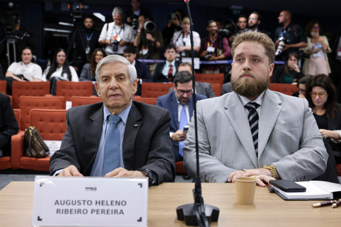 Augusto Heleno e seu advogado, Matheus Milanez, durante depoimentos no STF na ação da trama golpista
