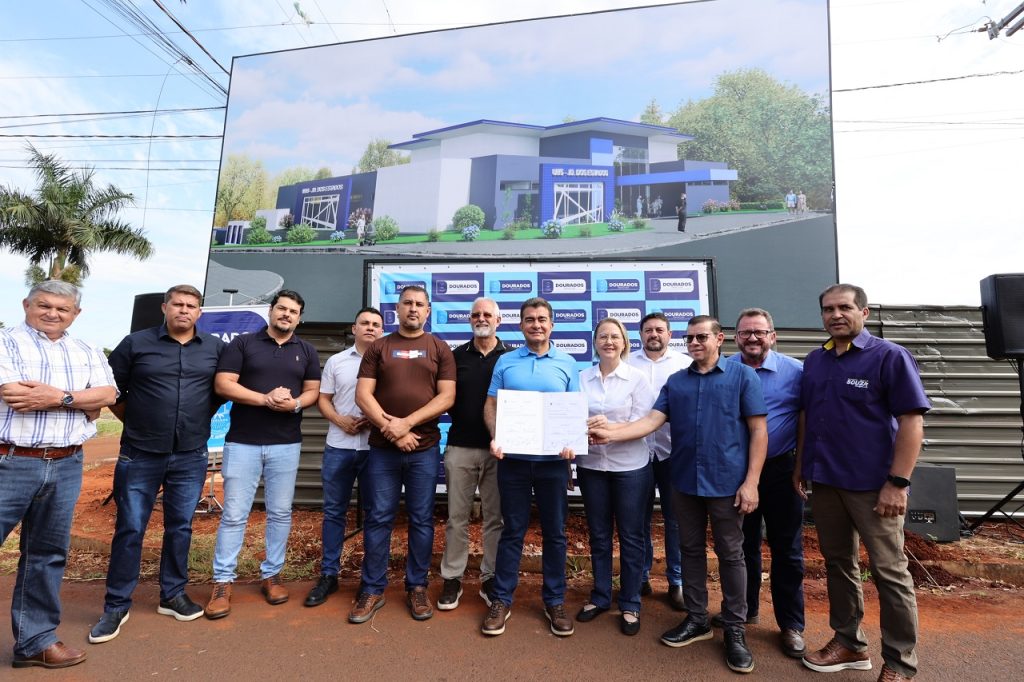 Prefeito Marçal Filho, secretários e vereadores durante ato de lançamento da obra de construção do Jardim dos Estados – Foto: A. Frota
