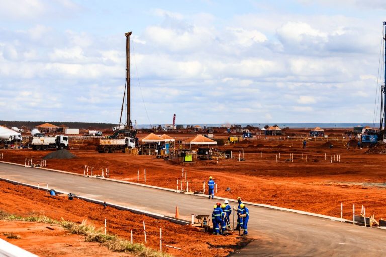 Obras na fábrica de celulose. (Henrique Arakaki, Jornal Midiamax)