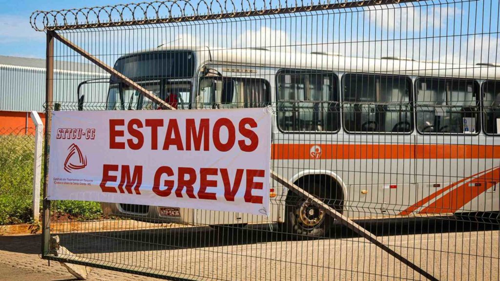 Motoristas entraram em greve nesta segunda-feira (Foto: Pietra Dorneles, Midiamax)