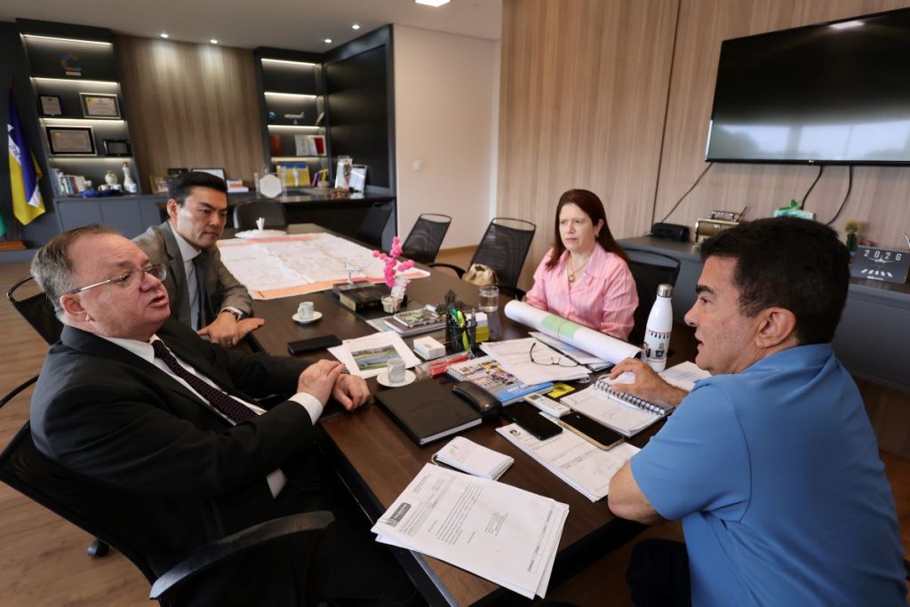 Prefeito Marçal Filho reunido com desembargador Dorival Renato Pavan, o juiz Thiago Tanaka e a juíza Ana Carolina Farah Borges da Silva. Foto: A. Frota