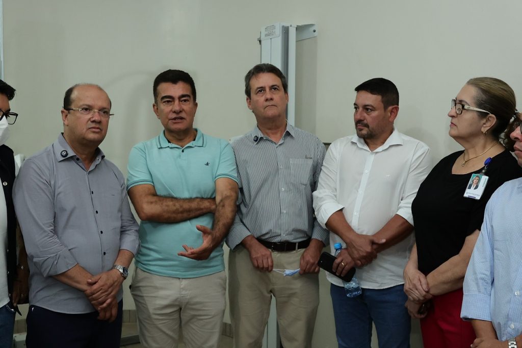 Durante entrega de equipamentos, autoridades realizaram vistoria no Hospital da Vida em Dourados – Foto: A. Frota