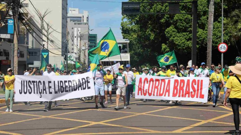 Caminhada pela Liberdade em Campo Grande. (Leonardo de França, Midiamax)