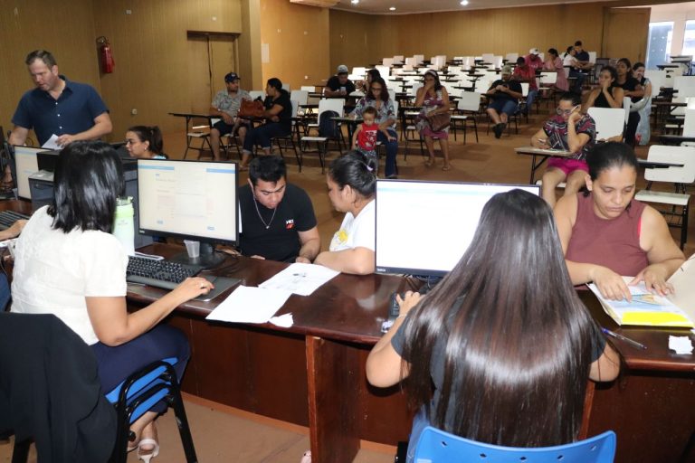 Pais e responsáveis devem fazer a confirmação da matrícula dos alunos até sexta-feira, dia 23. Foto: Gizele Almeida/Assecom