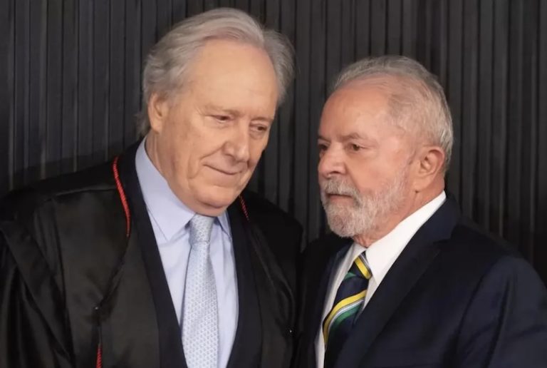 Lula cochichando com Ricardo Lewandowski - Foto: reprodução redes sociais.