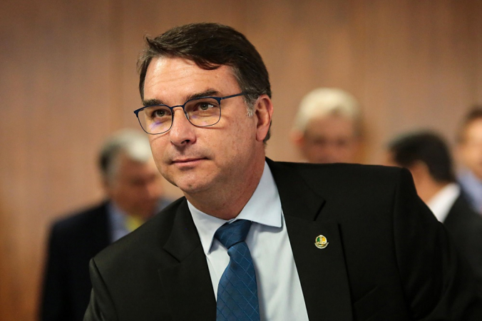 DF - CCJ-SESSÃO-PARA-TRATAR-SOBRE-COMBATE-AO-CRIME-ORGANIZADO - GERAL - O senador Flávio Bolsonaro durante sessão na Comissão de Constituição e Justiça e de Cidadania em Brasília (DF), nesta quarta-feira (10), para tratar sobre combate ao crime organizado.