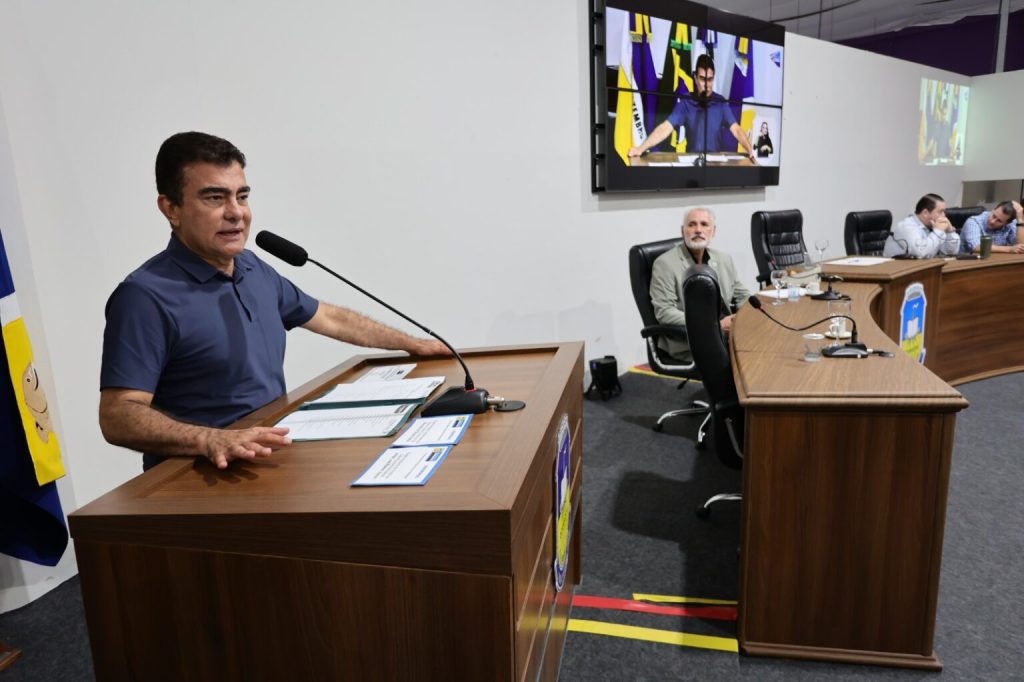 Prefeito Marçal Filho discursa na solenidade de assinatura da ordem de serviço da Policlínica e fala sobre a importância do atendimento chegar ao cidadão. Fotos – A. Frota