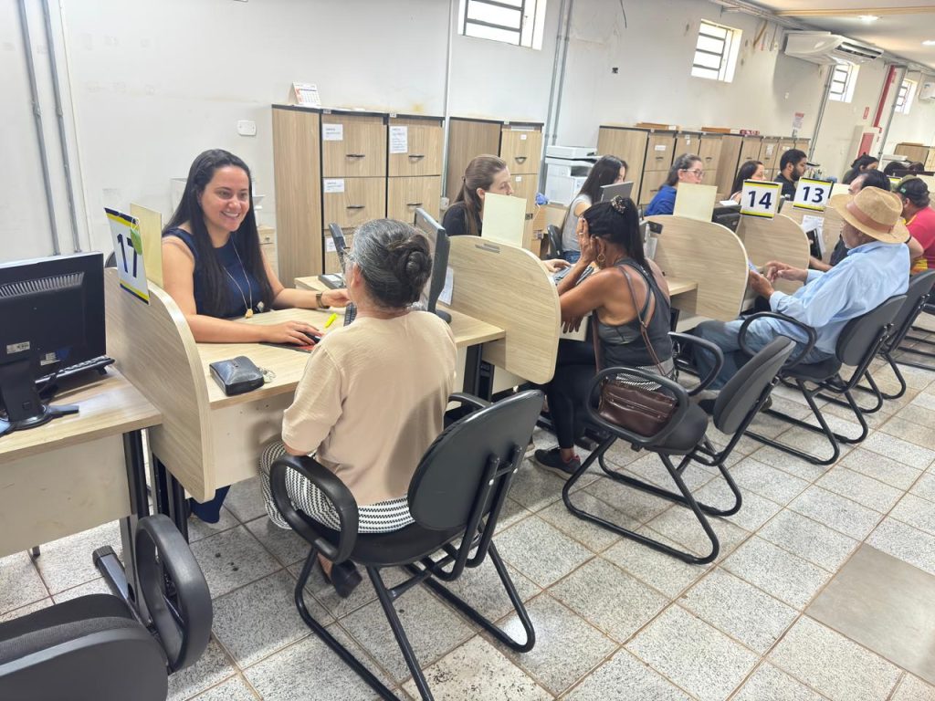 Central de Atendimento ao Cidadão ficou lotada nos dias 9 e 10, levando a Prefeitura de Dourados a prorrogar o prazo de vencimento do IPTU 2026. Foto: A. Frota