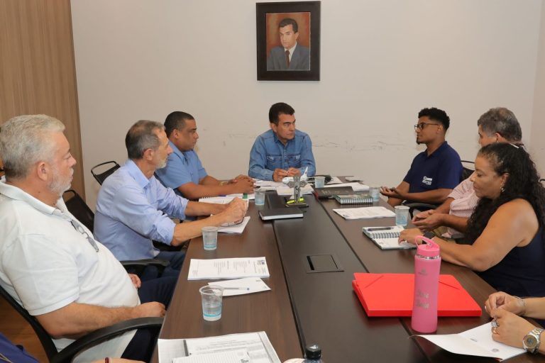 Prefeito Marçal Filho reunido com representantes do Sindicato dos Trabalhadores em Educação de Dourados: diálogo constante com a categoria. Foto: A. Frota