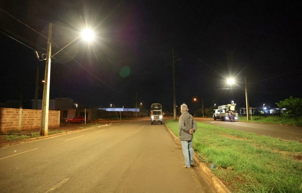 Serviço está concentrado nas ruas de maior movimento do Harrison e Dioclécio Artuzi e irá avançar para as demais vias dos bairros -Fotos: A. Frota