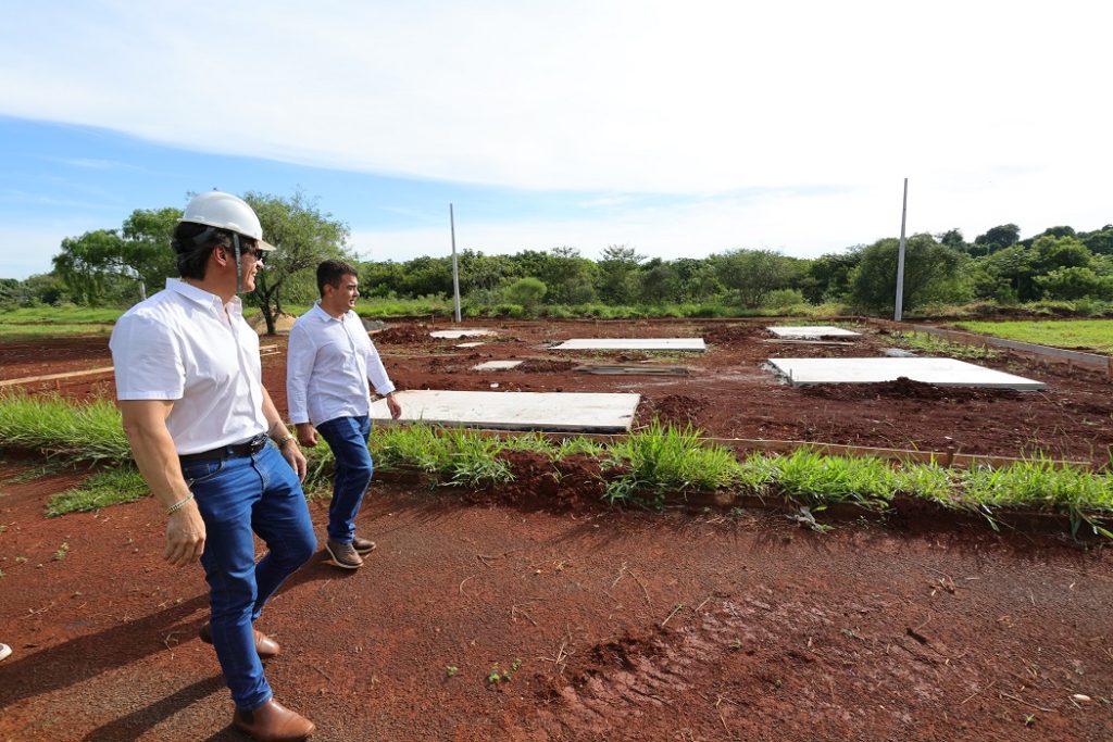Prefeito Marçal Filho vistoriou as obras de revitalização do parque, que deve estar pronto até outubro deste ano- Foto: A. Frota