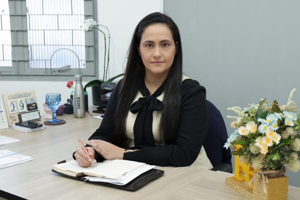 Secretária Suelen Nunes Venâncio alerta para o vencimento da Taxa de Localização e Funcionamento e para o ISSQN Fixo. Foto: A. Frota