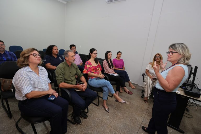 Reunião na manhã desta segunda-feira (27) apresentou novo protocolo para identificar famílias em situação de vulnerabilidade social – Foto: A. Frota