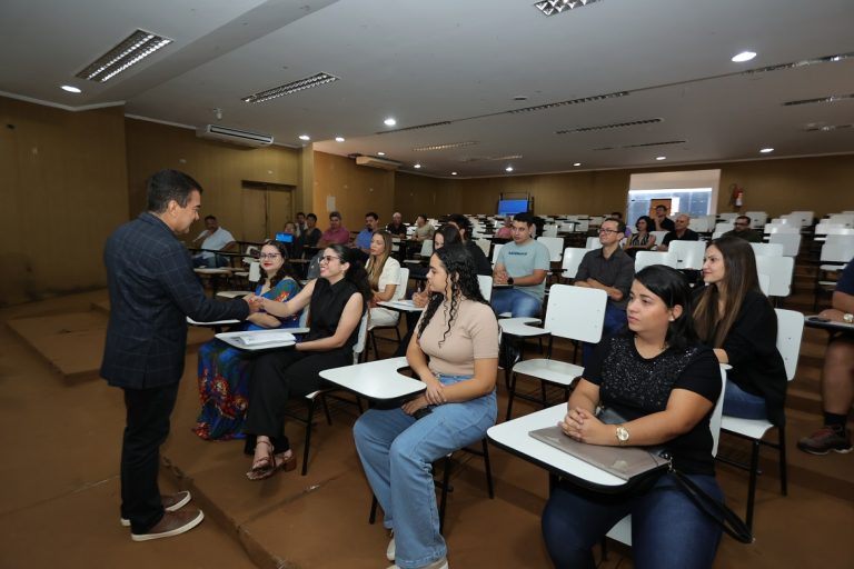 Prefeito Marçal Filho deu boas-vindas aos novos servidores públicos e enfatizou a importância do atendimento humanizado à população – Foto: A. Frota