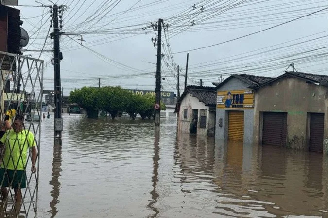 Na Paraíba, as chuvas também causaram transtornos significativos. Informações preliminares indicam que cerca de 1,5 mil famílias estão desalojadas, além de 300 pessoas desabrigadas - (crédito: Reprodução/Redes Sociais)