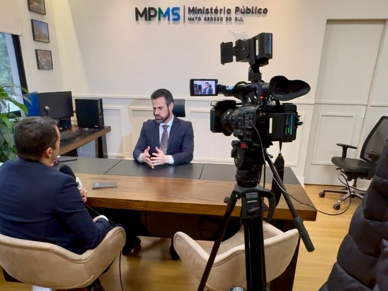 Procurador-Geral de Justiça durante entrevista à TV Morena (Foto: Decom/MPMS