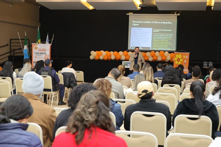 Promotor de Justiça Thiago Barile Galvão diz que o risco das crianças e adolescentes, atualmente, é ficar sozinhas no quarto com um celular – Foto: A. Frota
