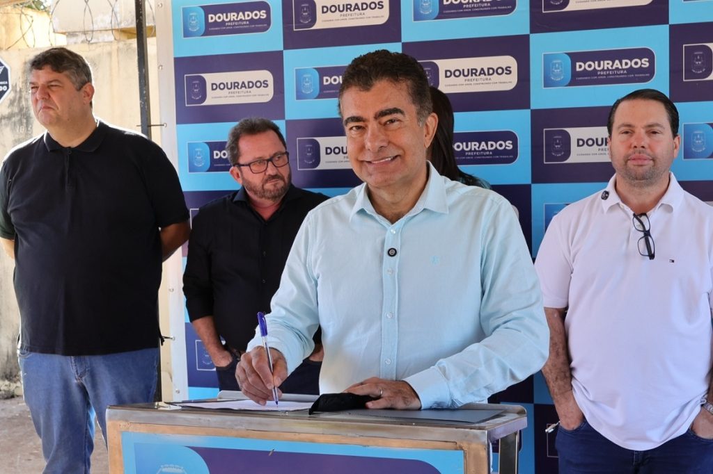 Prefeito Marçal Filho assinou ordem de serviço para início da reconstrução de malha asfáltica em ruas do BNH 4º Plano – Foto: A. Frota