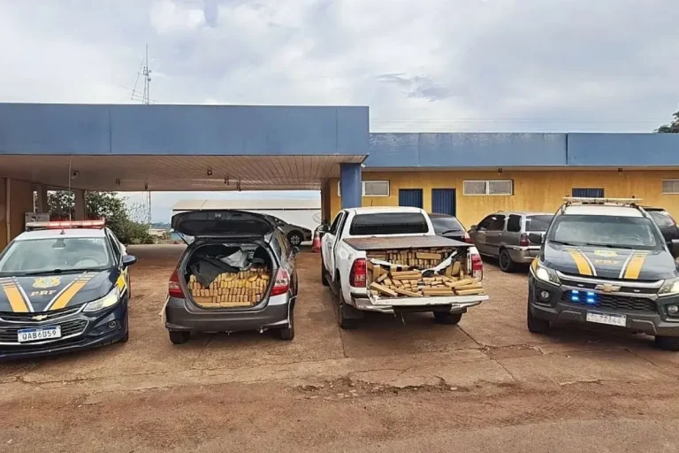 Veículos apreendidos pela PRF. (Foto: Divulgação/PRF)