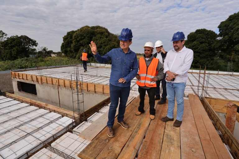 Prefeito Marçal Filho e secretário de saúde Márcio Figueiredo percorreram o canteiro de obras do mais novo CAPS em Dourados – Fotos: A. Frota