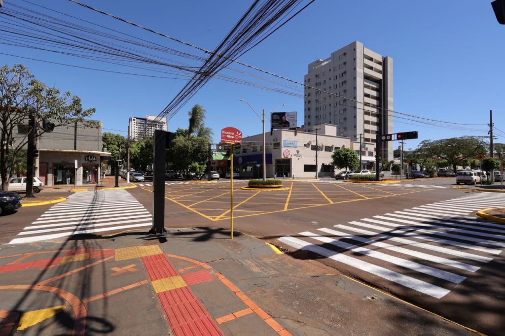 Equipe da Agetran intensifica serviço de sinalização na Avenida Weimar Torres, área central da cidade. Fotos: A. Frota