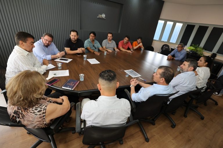 Reunião no gabinete do prefeito Marçal Filho debateu alterações no trânsito na Rua Amael Pompeu Filho, na região do Parque Alvorada- Foto: A. Frota