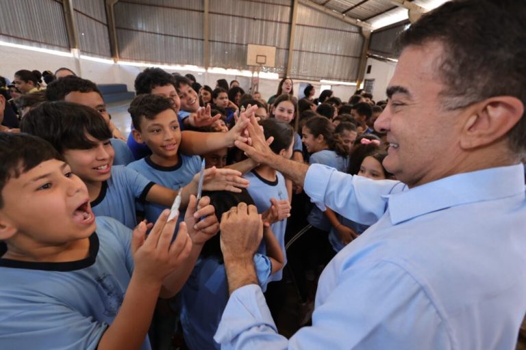 Prefeito Marçal Filho recorda sobre investimentos da Educação durante Hora Cívica na Escola Manoel Santiago- Fotos: A. Frota