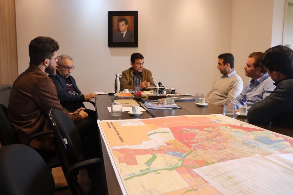 Prefeito Marçal Filho recebeu em seu gabinete os diretores da ArtPetro, que pretendem instalar terminal misto de combustíveis e biocombustíveis em Dourados – Foto: Assecom
